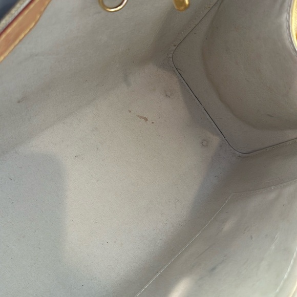 💯Authentic LOUIS VUITTON 
Vernis Brea MM Blanc Corail  Handbag🍀 - Picture 13 of 17